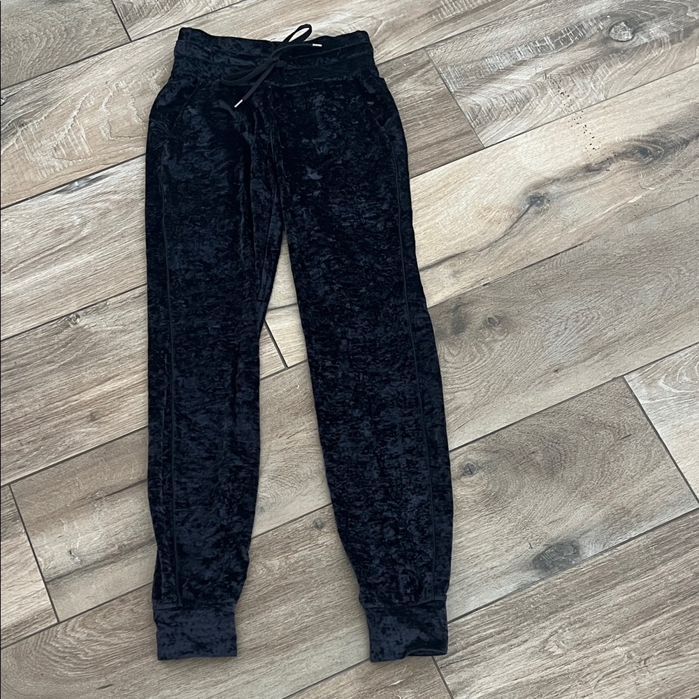 Lululemon velvet joggers size 2.
